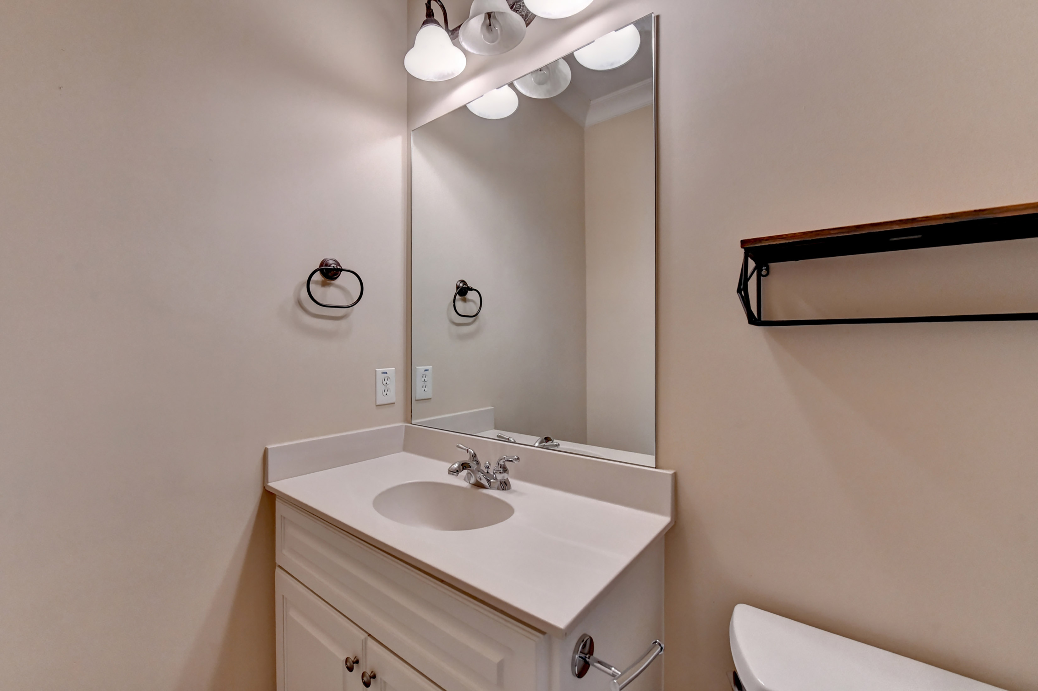  Luxury, Comfort and Privacy in One of Roswell