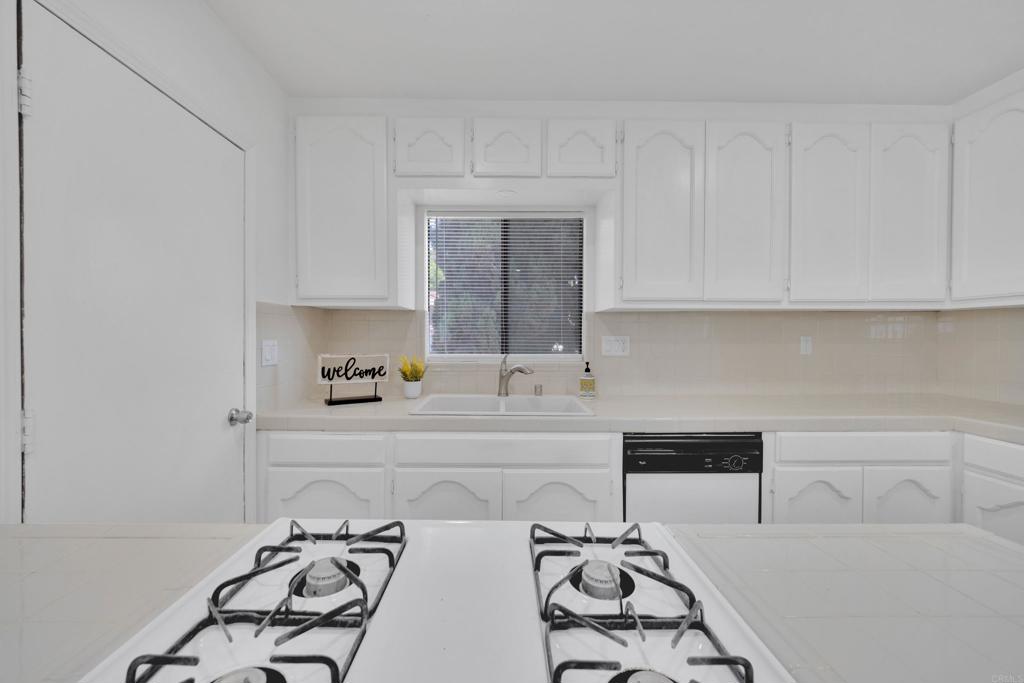 Spring Valley, California, 91977, United States, 6 Bedrooms Bedrooms, ,4 BathroomsBathrooms,Residential,For Sale,1996017