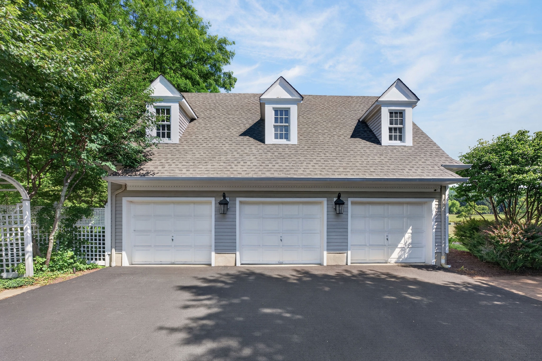  ?Hill View Farms? Neighborhood Colonial Offers Convenience and Tranquility - 物件實景