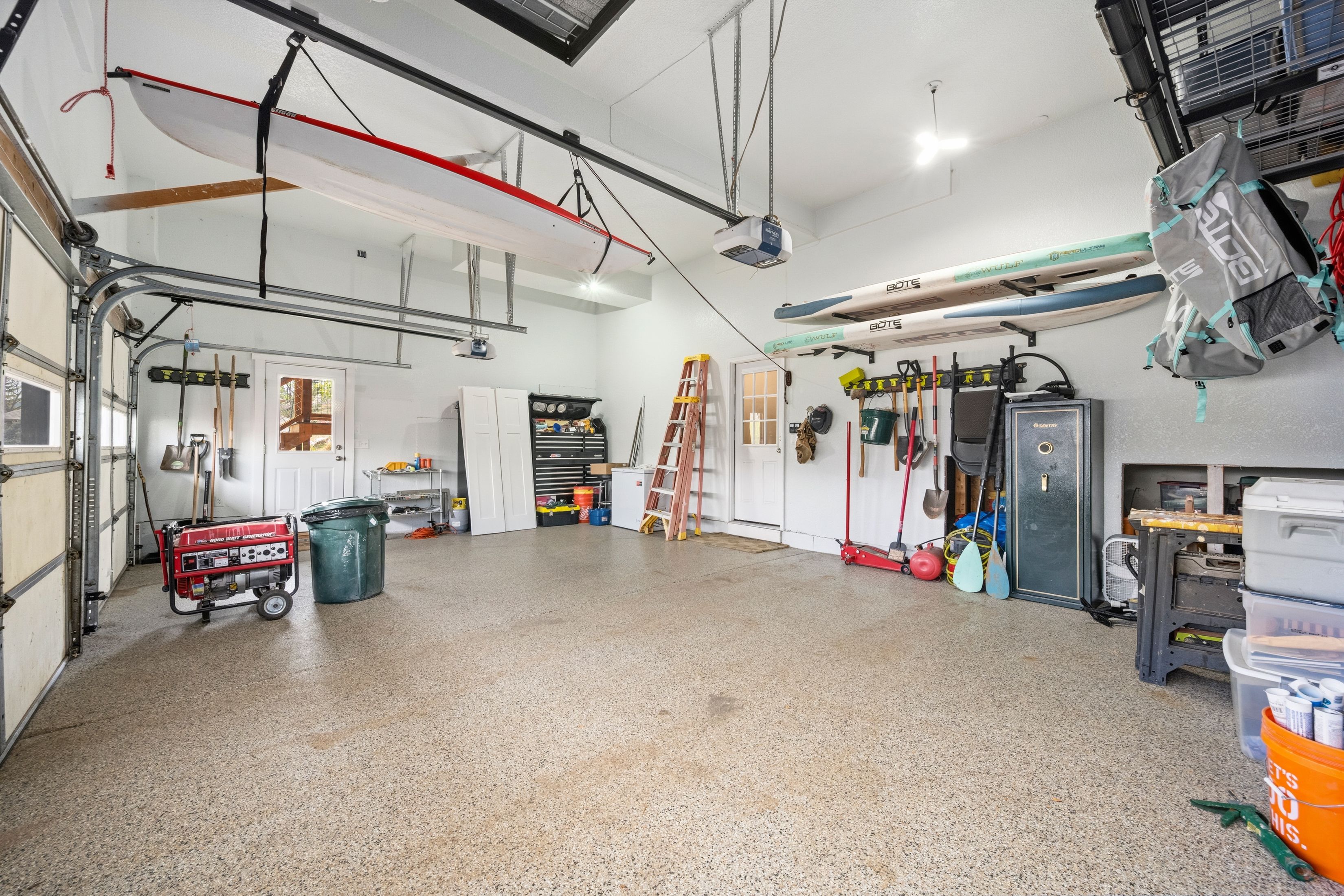  Beautifully Updated Raised Ranch, Perfectly Positioned to Capture Views - 物件實景