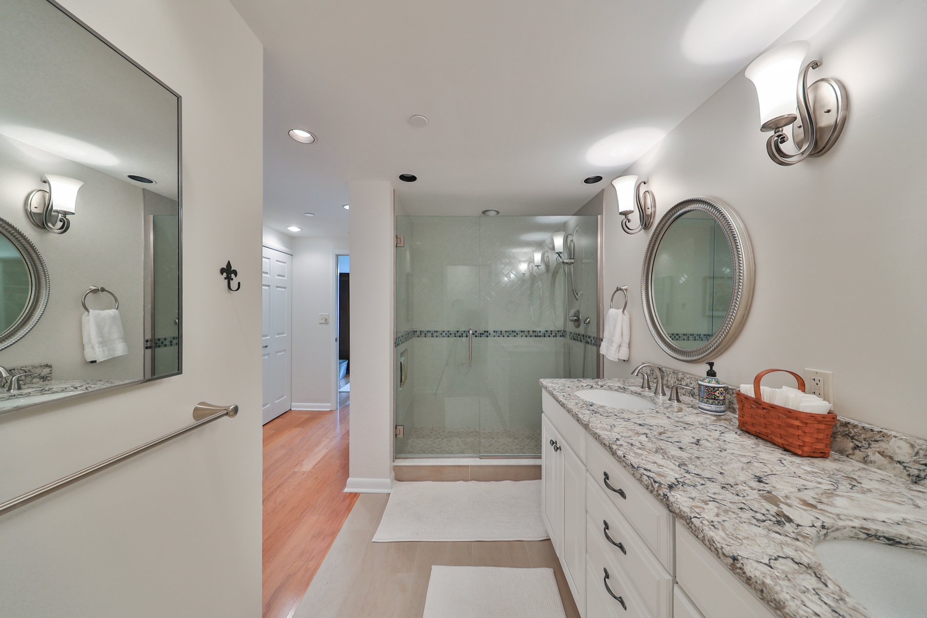 St Petersburg, Florida, 33701, United States, 3 Bedrooms Bedrooms, ,3 BathroomsBathrooms,Residential,For Sale,1924192
