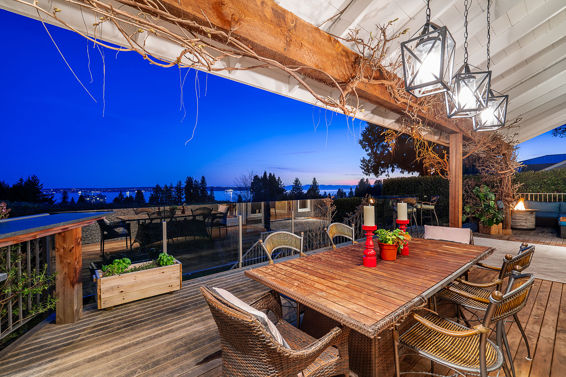  Ideal Dundarave Location - 物件實景