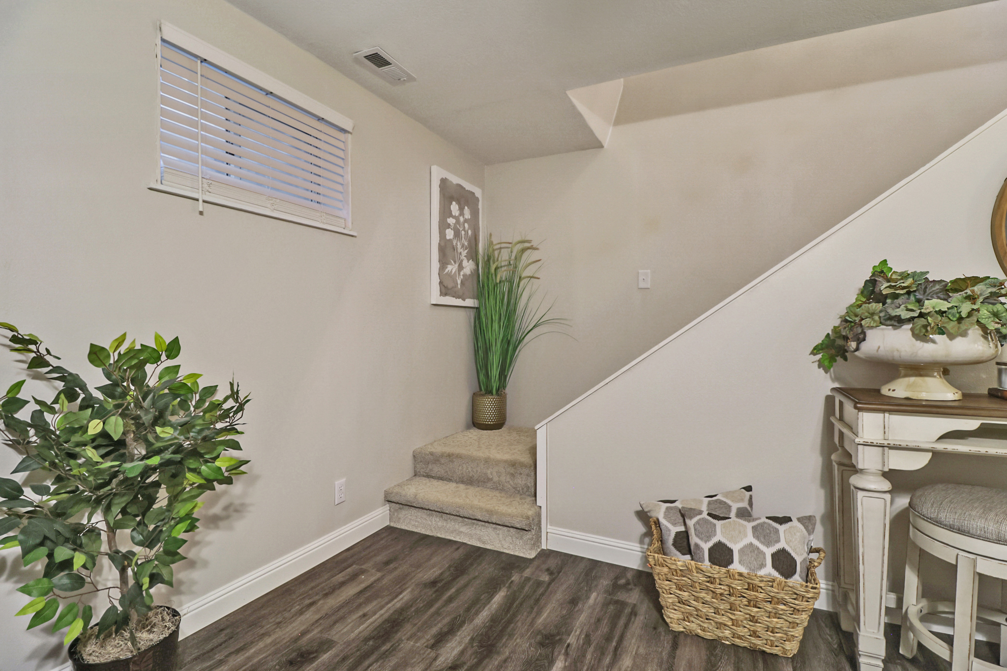 Rockwood, Tennessee, 37854, United States, 4 Bedrooms Bedrooms, ,3 BathroomsBathrooms,Residential,For Sale,2011403