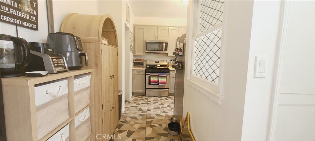 Los Angeles, California, 90019, United States, ,Residential,For Sale,1905705