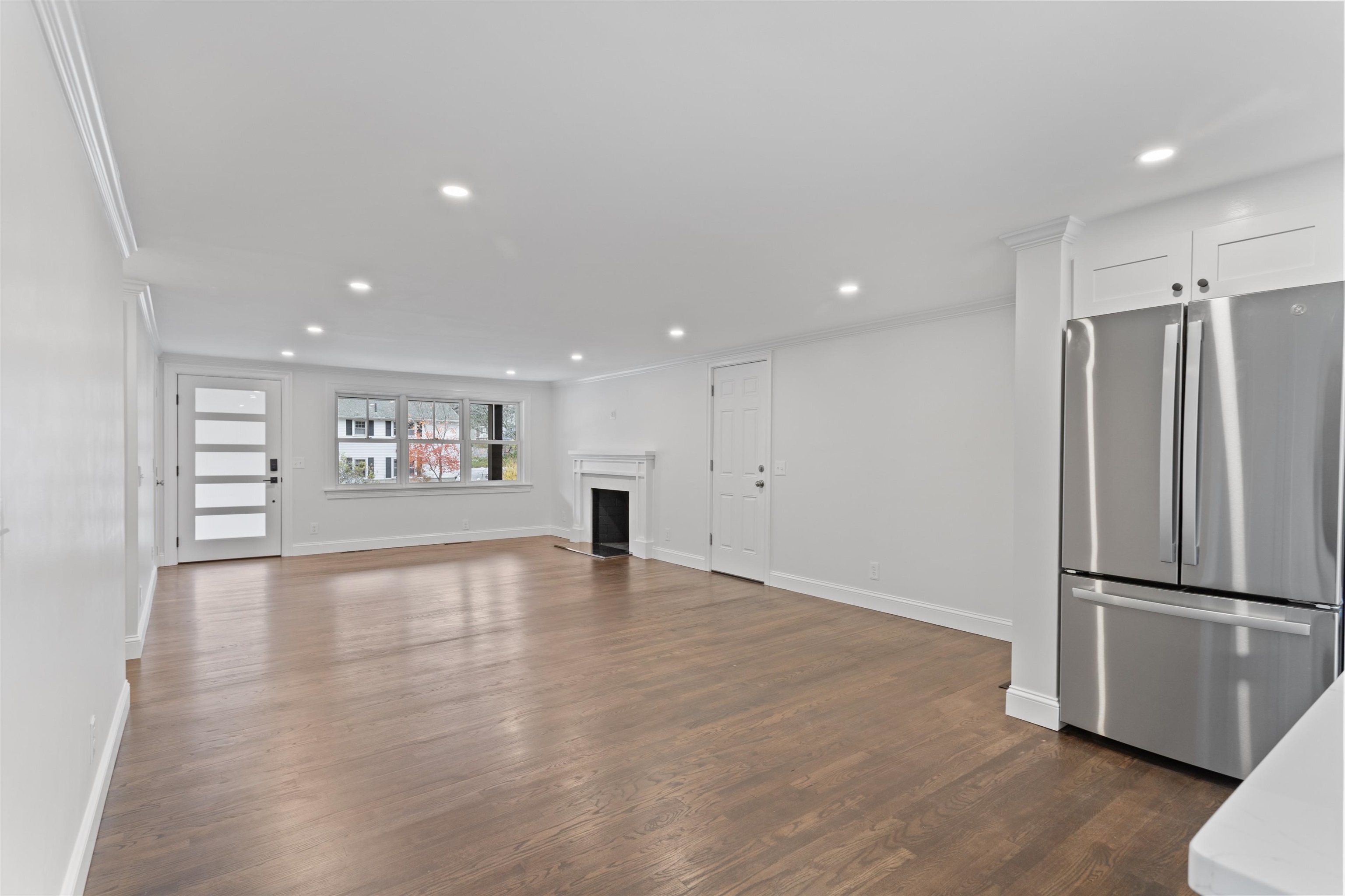 Portsmouth, New Hampshire, 03801, United States, 3 Bedrooms Bedrooms, ,1 BathroomBathrooms,Residential,For Sale,1991010