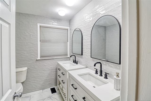 McAlester, Oklahoma, 74501, United States, 4 Bedrooms Bedrooms, ,2 BathroomsBathrooms,Residential,For Sale,1982144