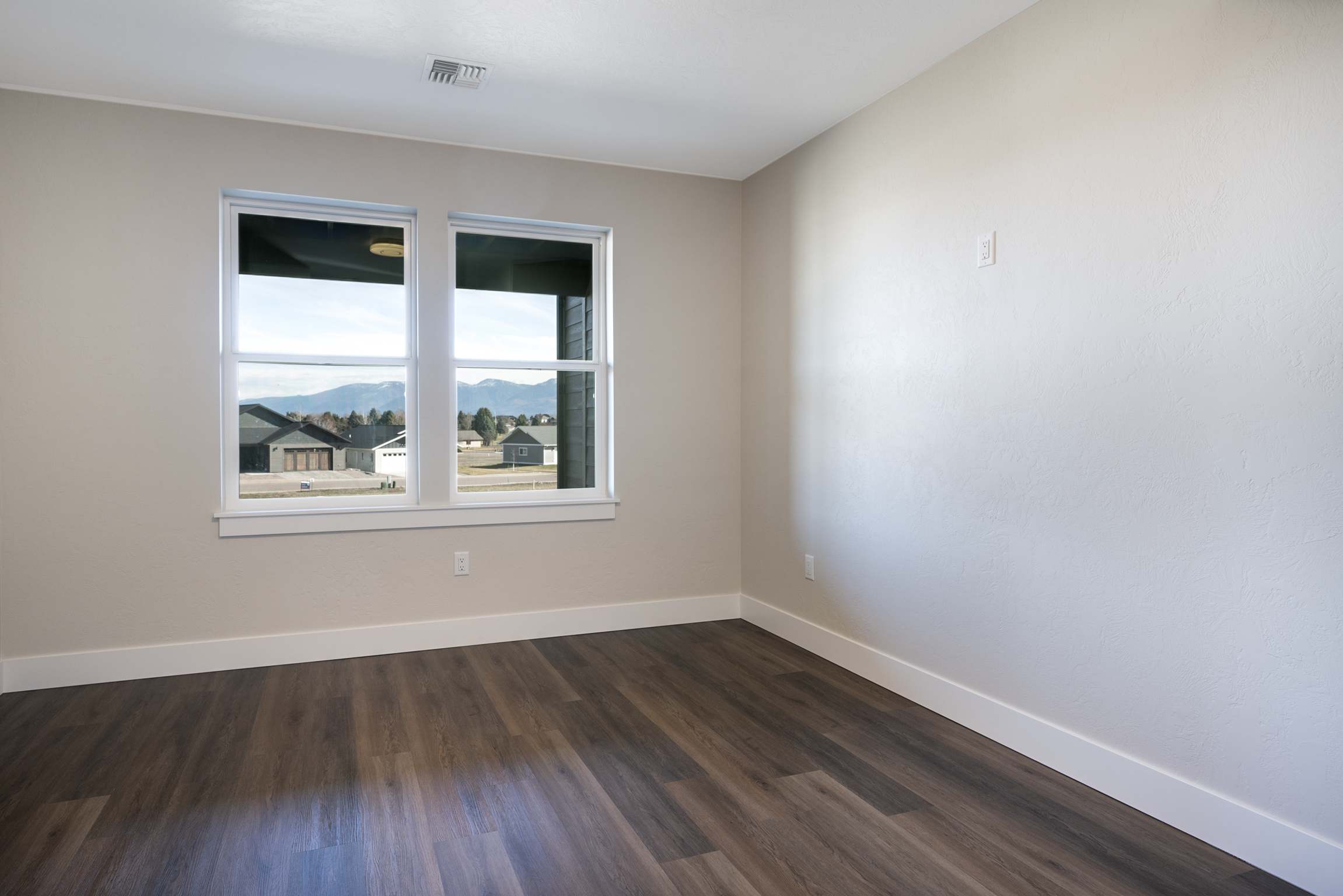Polson, Montana, 59860, United States, 3 Bedrooms Bedrooms, ,2 BathroomsBathrooms,Residential,For Sale,1882171