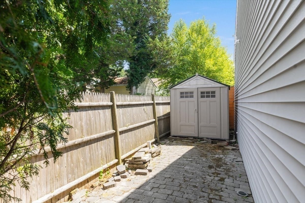 Milton, Massachusetts, 02186, United States, 4 Bedrooms Bedrooms, ,2 BathroomsBathrooms,Residential,For Sale,1917641