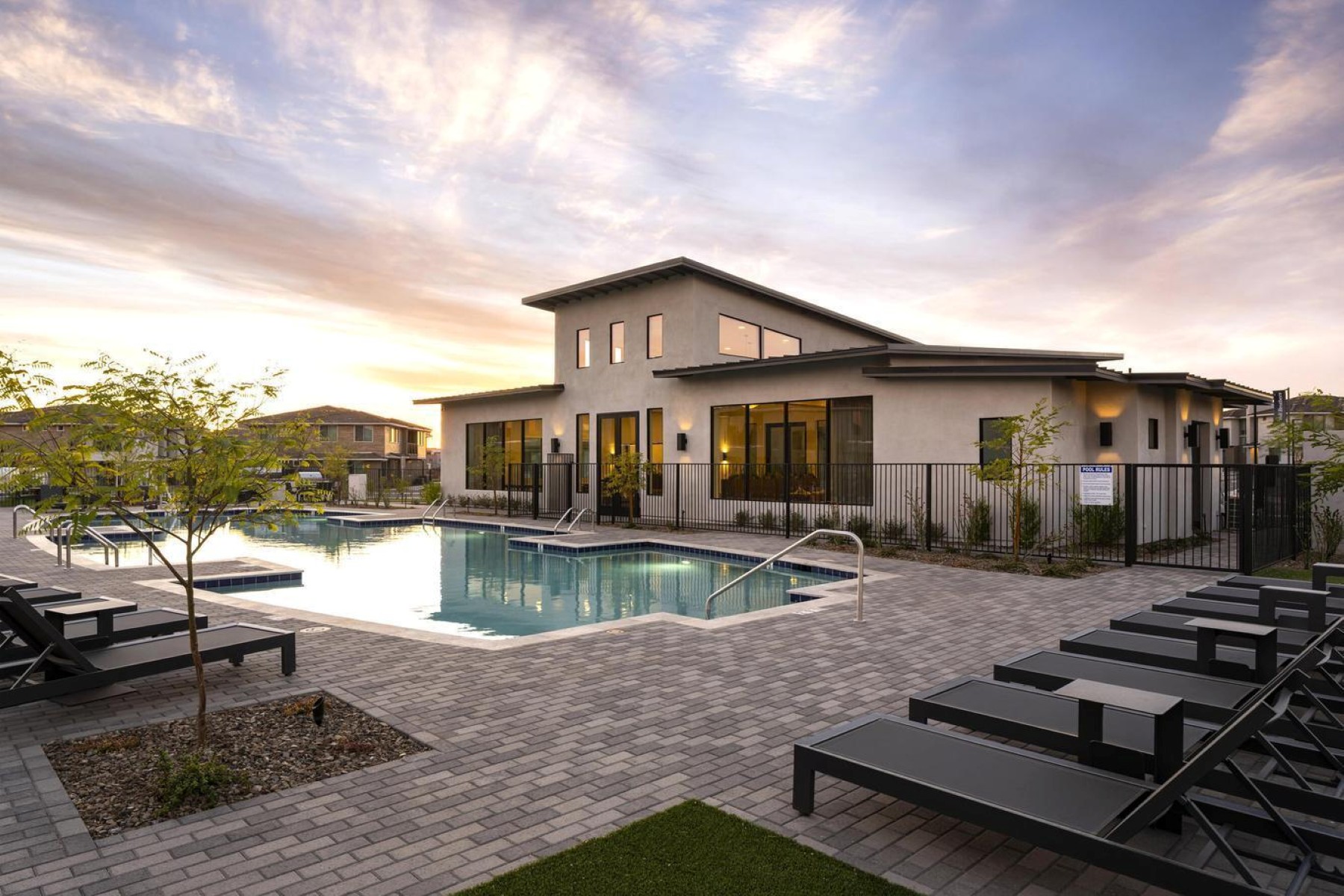  2121 W Sonoran Desert Drive  Phoenix, AZ - 物件實景