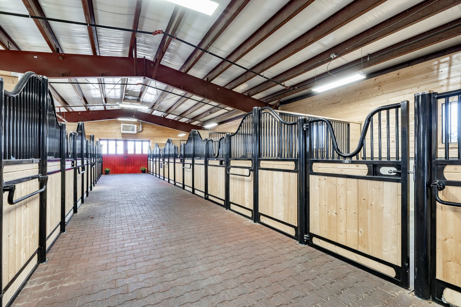  Rare Equestrian Retreat with Modern Farmhouse - 物件實景