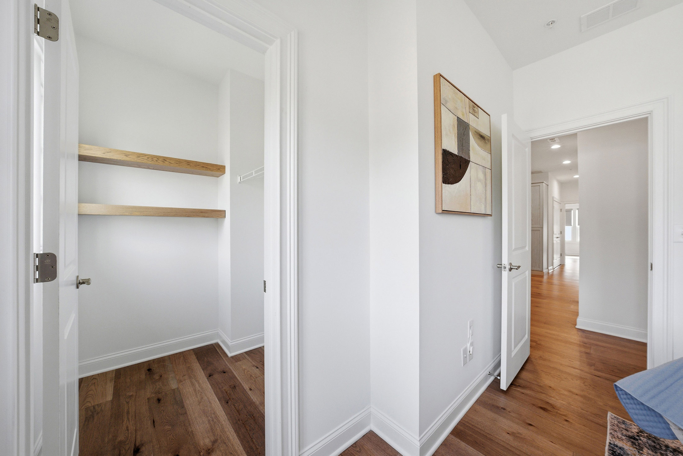  Location, Livability and Thoughtful Upgrades in a One-of-a-Kind Setting - 物件實景