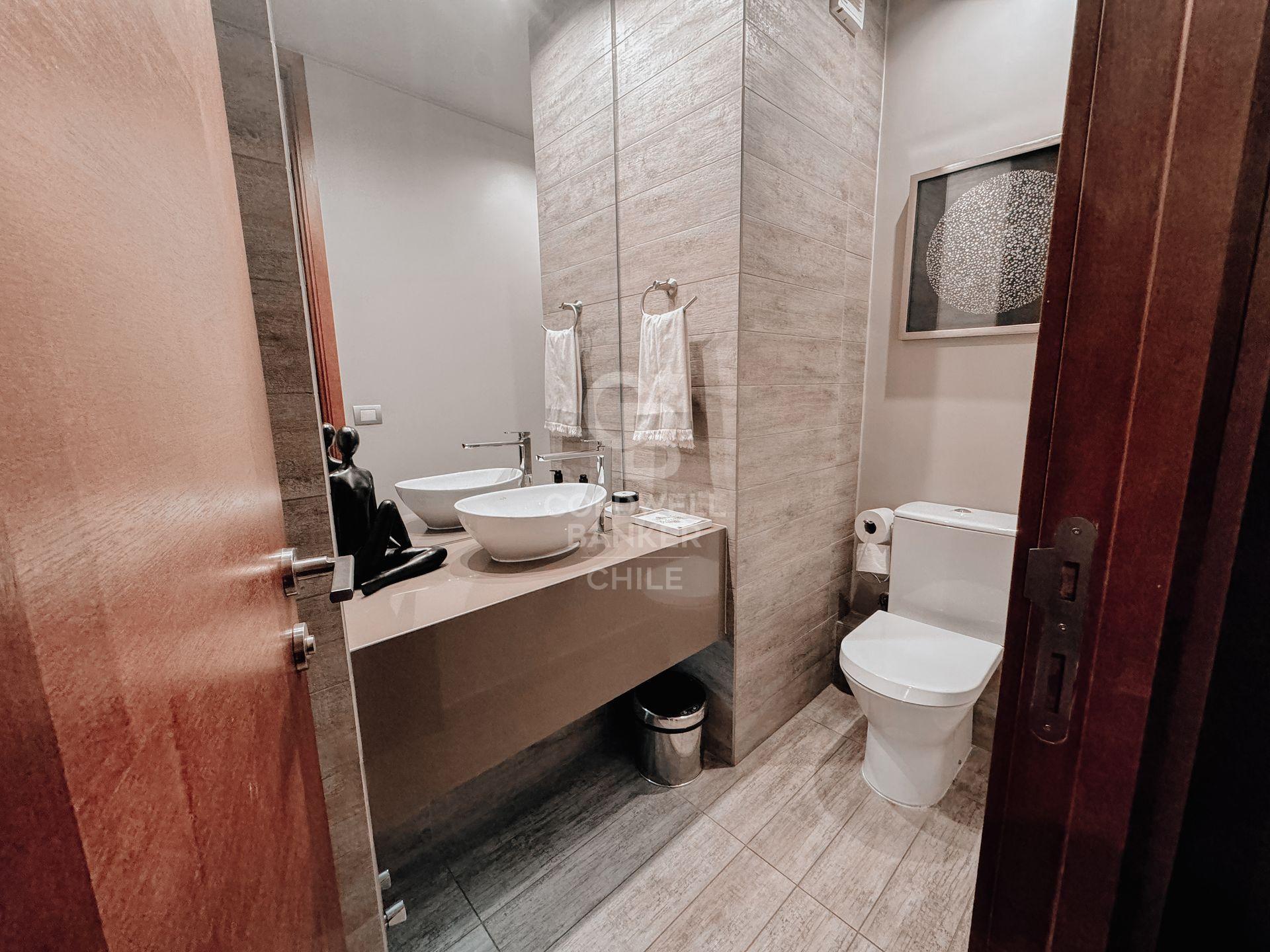 Lo Barnechea, Chile, 4 Bedrooms Bedrooms, ,6 BathroomsBathrooms,Residential,For Sale,1959093