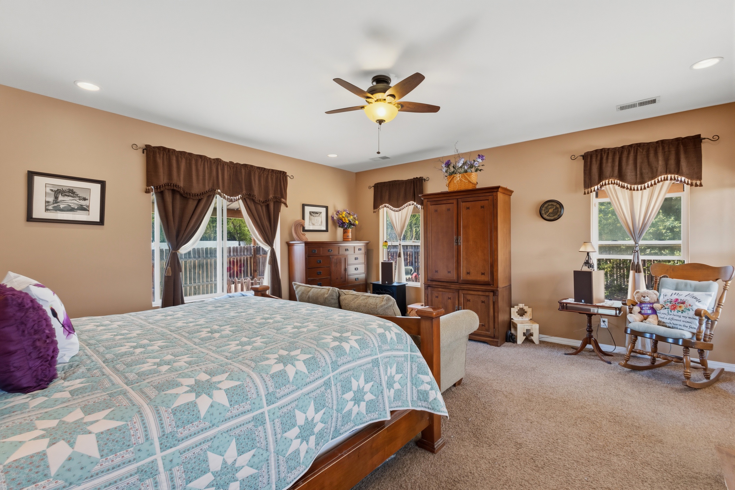 Los Lunas, New Mexico, 87031, United States, 5 Bedrooms Bedrooms, ,5 BathroomsBathrooms,Residential,For Sale,2048423