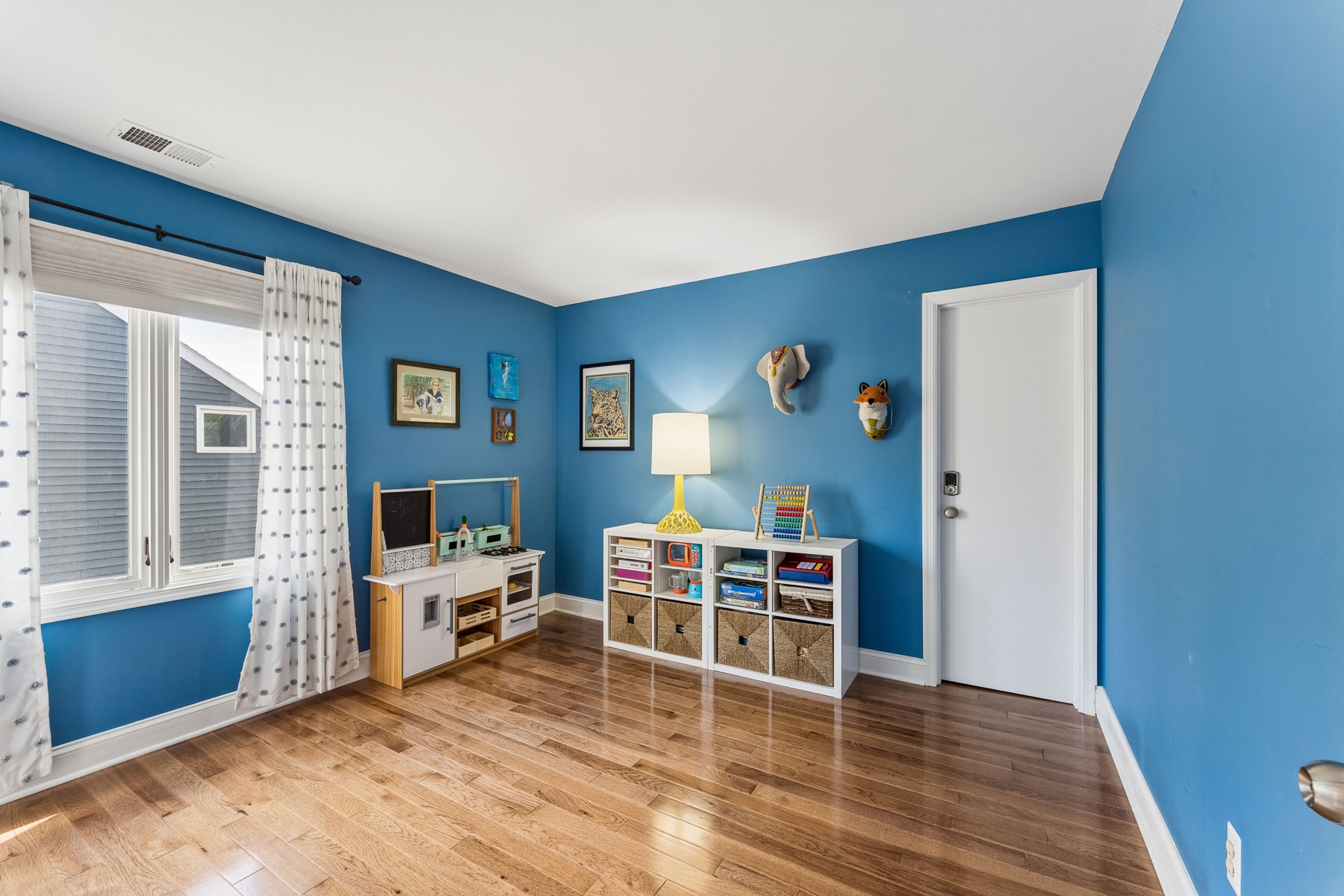  ?Lord Stirling Village? Beautifully Updated Three Bedroom Townhome - 物件實景