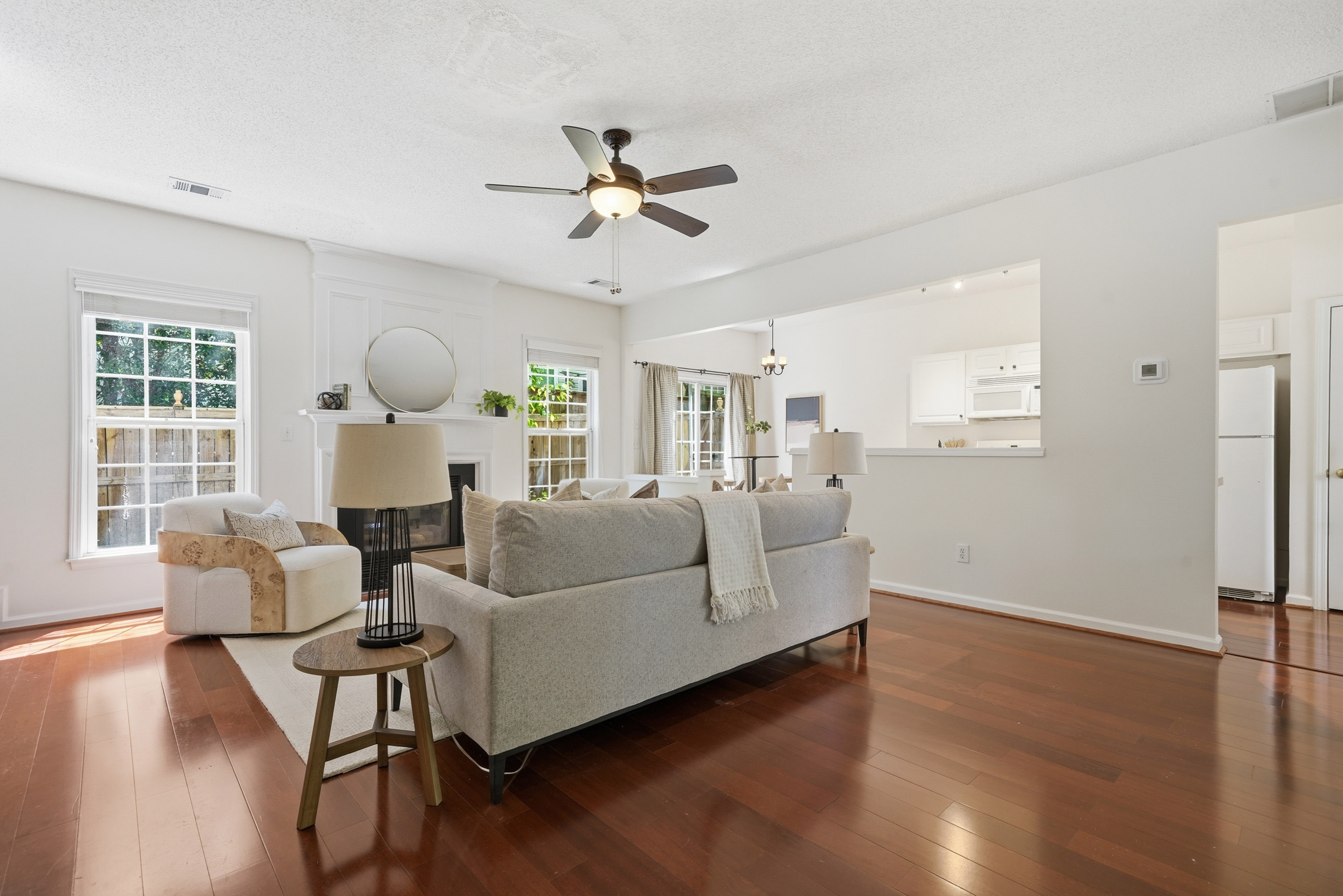  Beautifully Maintained Townhome in Sought-After Creekside at Mansell - 物件實景