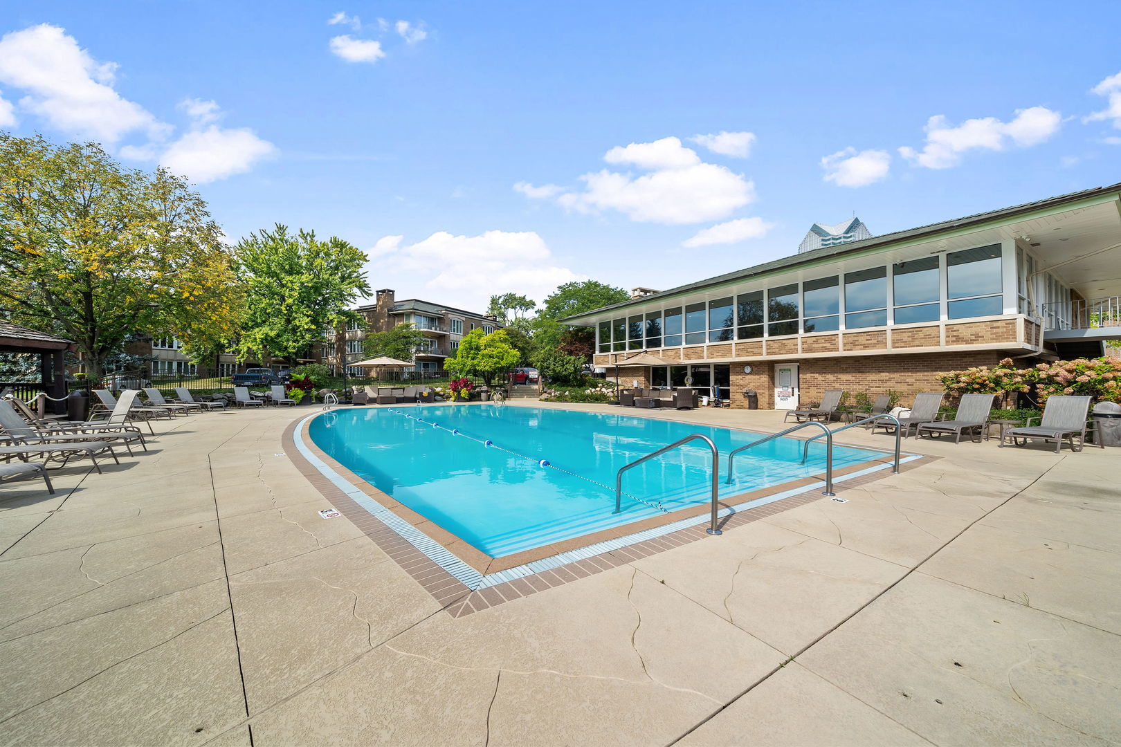 Oak Brook, Illinois, 60523, United States, 2 Bedrooms Bedrooms, ,2 BathroomsBathrooms,Residential,For Sale,1927231