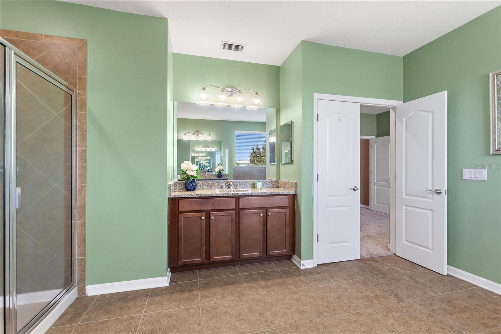 AUBURNDALE, Florida, 33823, United States, 5 Bedrooms Bedrooms, ,5 BathroomsBathrooms,Residential,For Sale,1986097