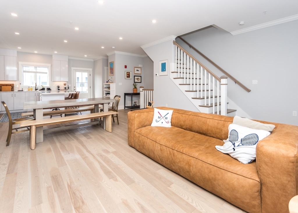 Waltham, Massachusetts, 02453, United States, 3 Bedrooms Bedrooms, ,4 BathroomsBathrooms,Residential,For Sale,1786216