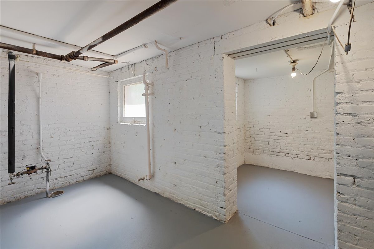Evanston, Illinois, 60202, United States, 4 Bedrooms Bedrooms, ,Residential,For Sale,1923583