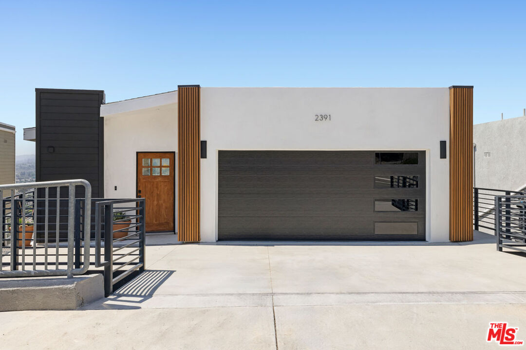 Los Angeles, California, 90065, United States, 3 Bedrooms Bedrooms, ,3 BathroomsBathrooms,Residential,For Sale,1925113