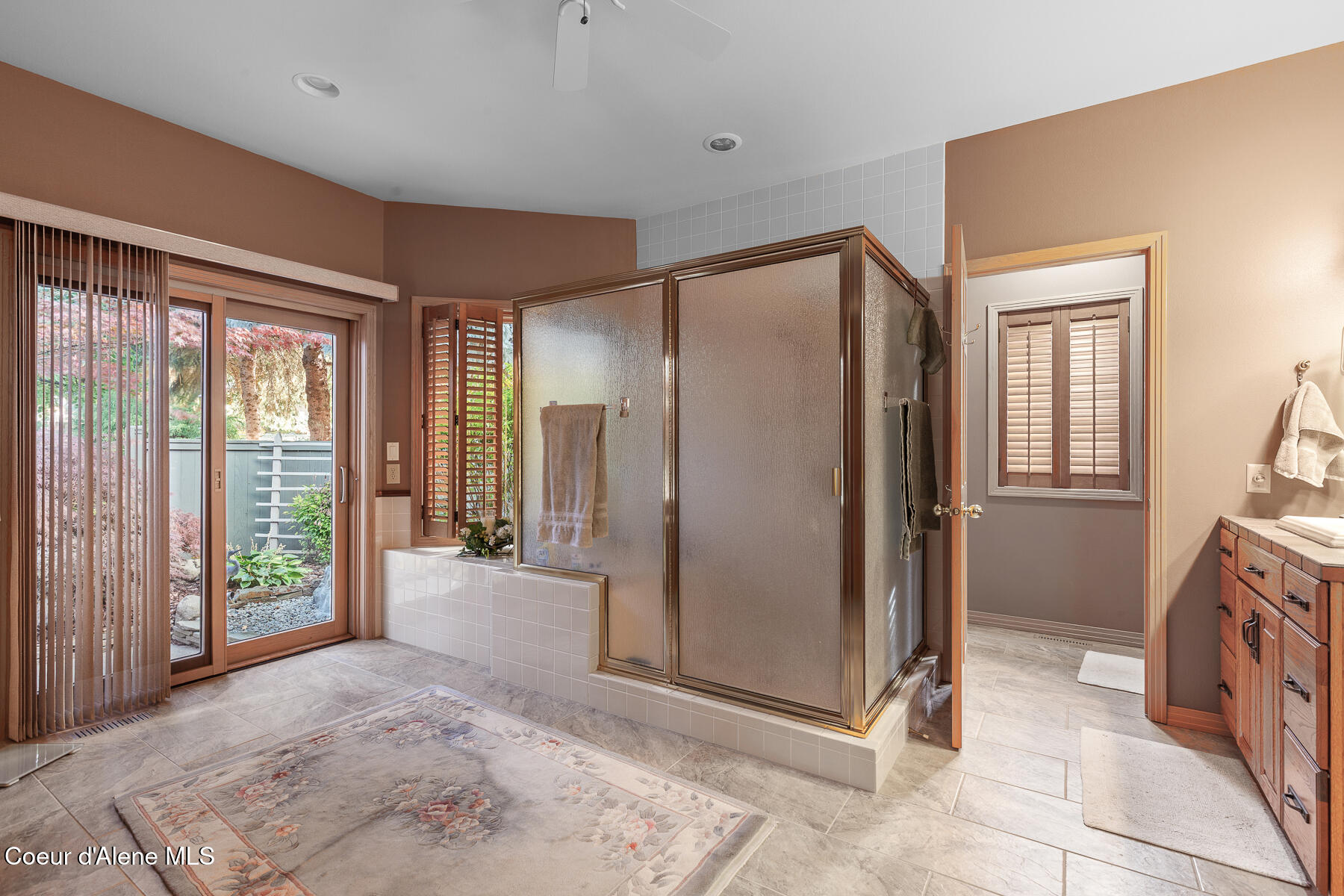 Hayden Lake, Idaho, 83835, United States, 4 Bedrooms Bedrooms, ,3 BathroomsBathrooms,Residential,For Sale,2007766