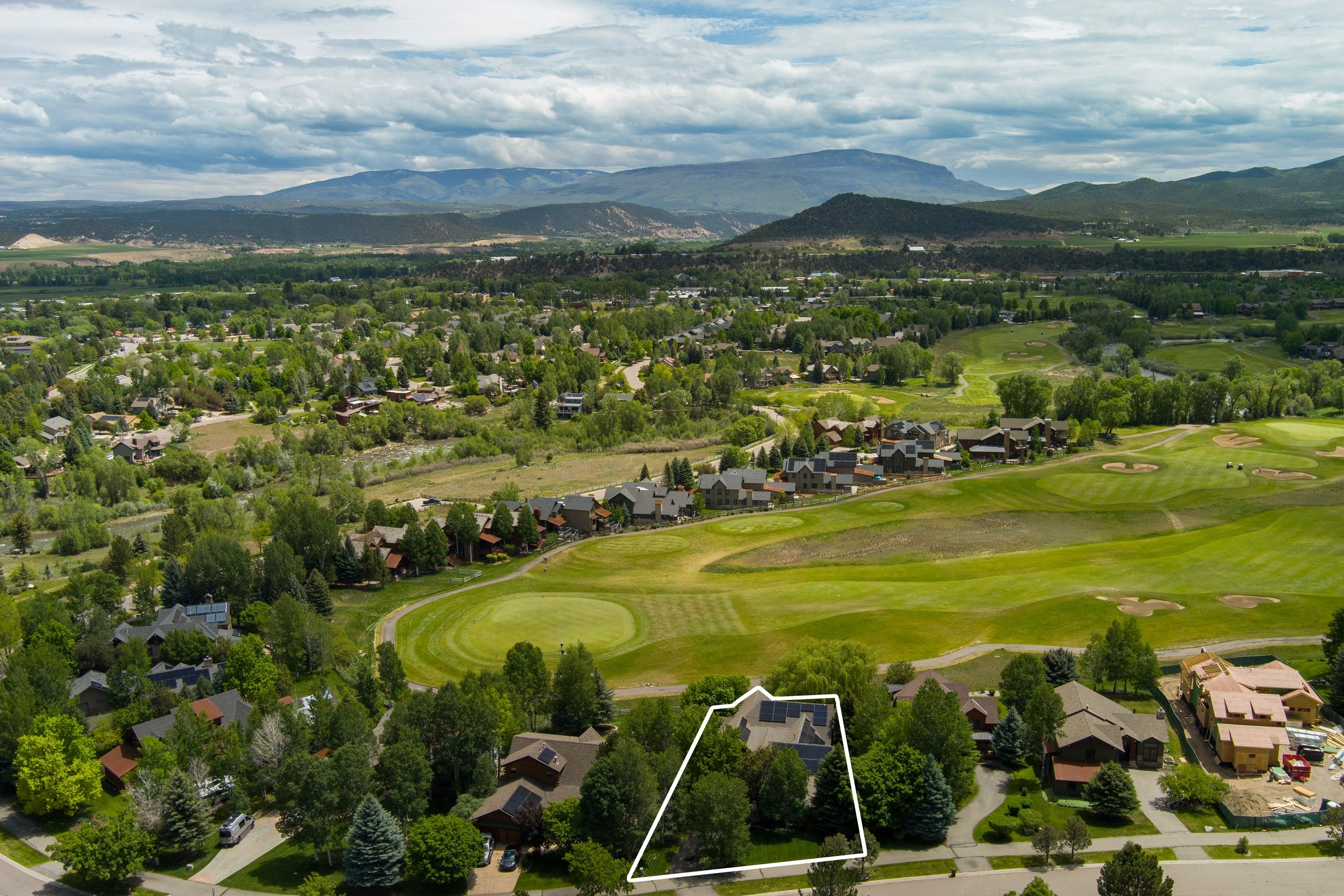  Private Fairway Living in River Valley Ranch - 物件實景
