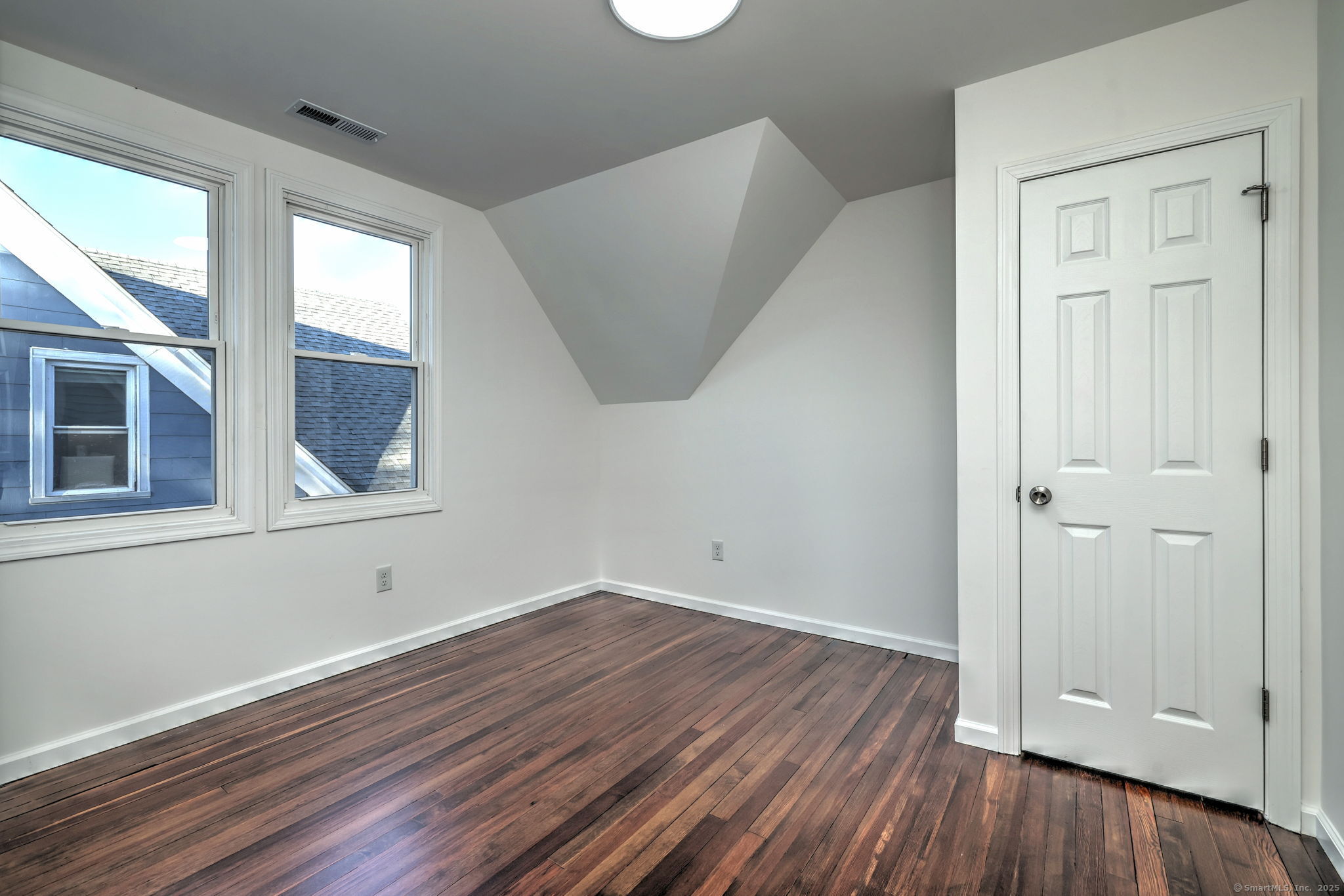 Hamden, Connecticut, 06514, United States, 8 Bedrooms Bedrooms, ,3 BathroomsBathrooms,Residential,For Sale,1940598