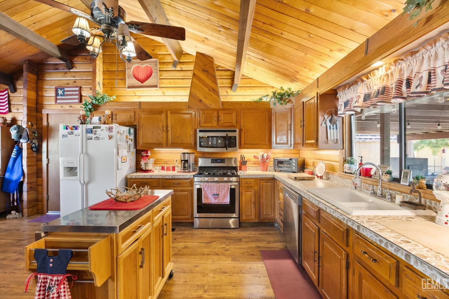 Tehachapi, California, 93561, United States, 3 Bedrooms Bedrooms, ,2 BathroomsBathrooms,Residential,For Sale,2049487