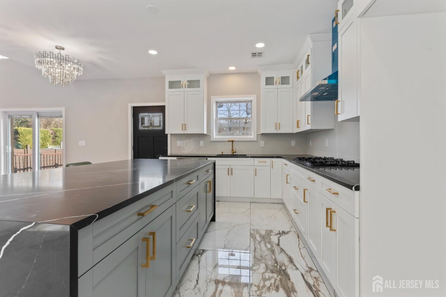 Edison, New Jersey, 08820, United States, 5 Bedrooms Bedrooms, ,5 BathroomsBathrooms,Residential,For Sale,2005259