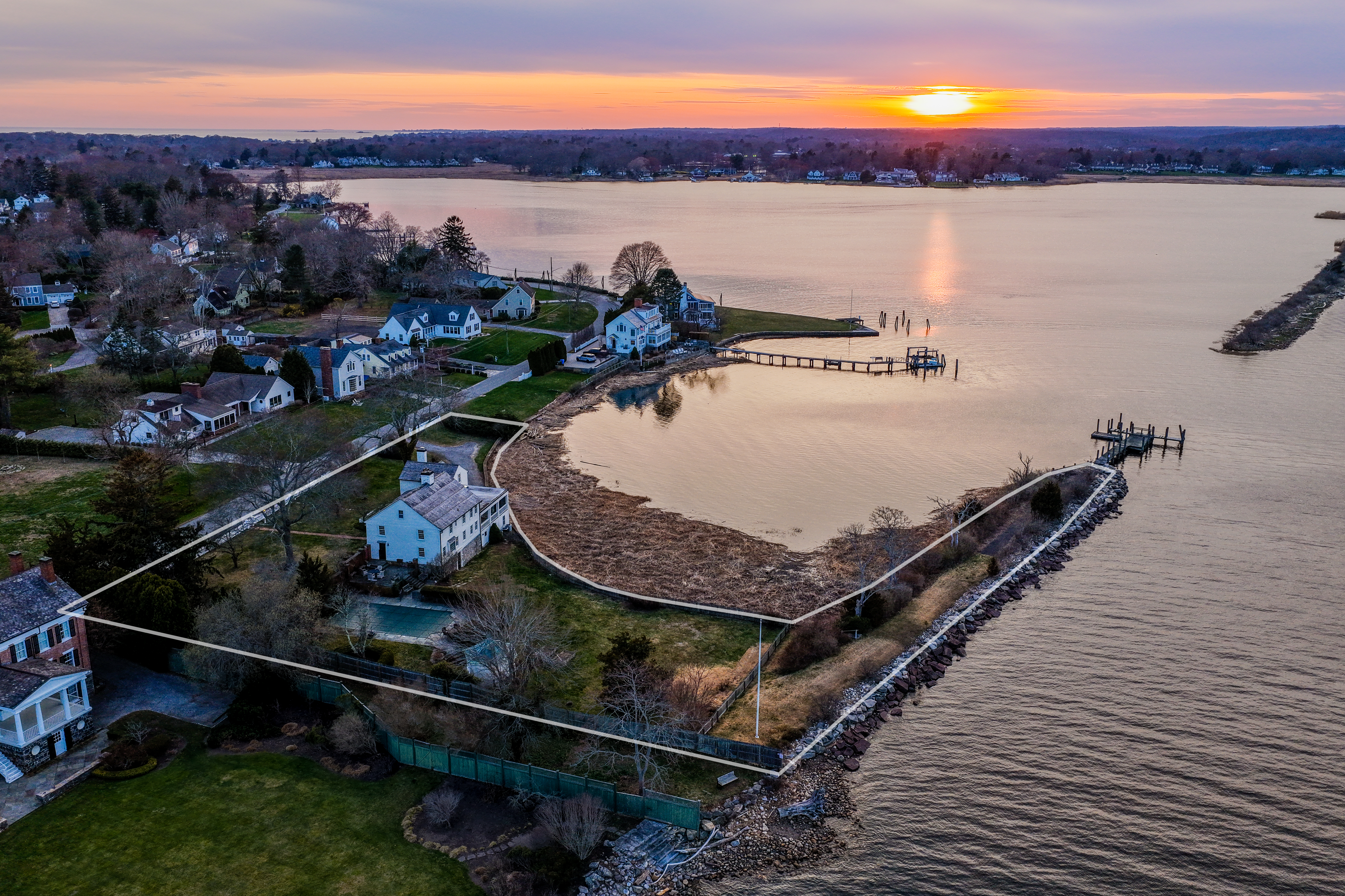  Direct Water Access and Private Dock in the Heart of North Cove - 物件實景