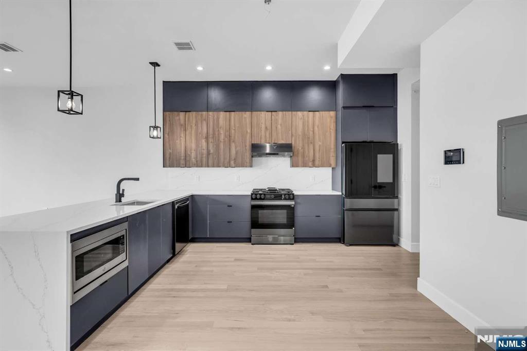 Jersey City, New Jersey, 07306, United States, 2 Bedrooms Bedrooms, ,2 BathroomsBathrooms,Residential,For Sale,1926297