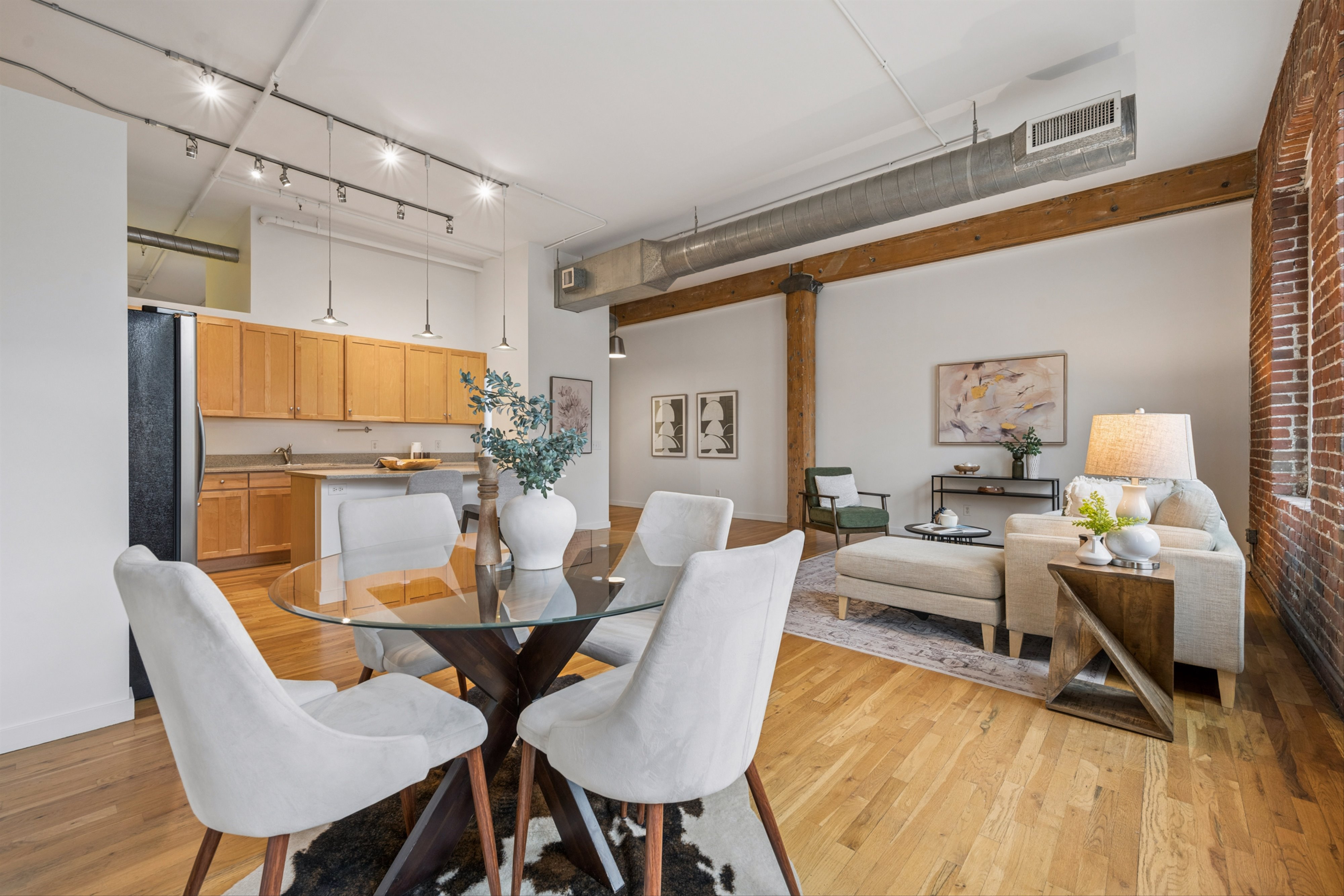  rare lodo loft gem – exposed brick, parking & walk to union  station - 物件實景
