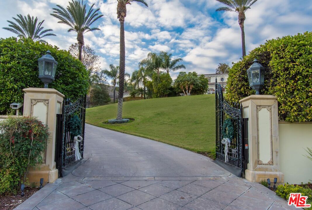 Westlake Village, California, 91362, United States, 7 Bedrooms Bedrooms, ,6 BathroomsBathrooms,Residential,For Sale,2003062