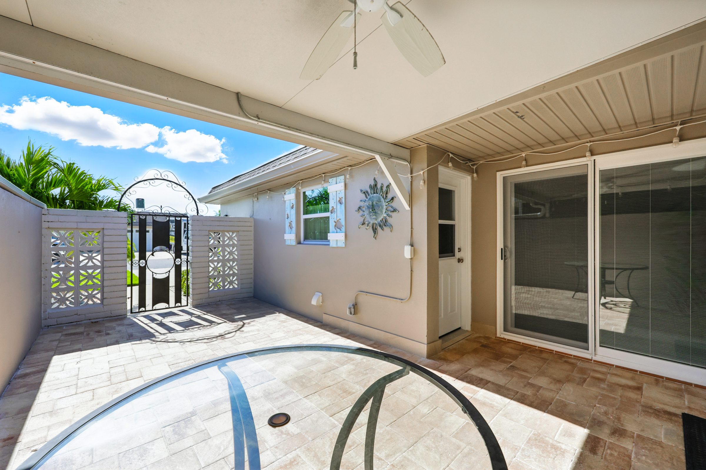 St. Petersburg, Florida, 33708, United States, 2 Bedrooms Bedrooms, ,2 BathroomsBathrooms,Residential,For Sale,1976301