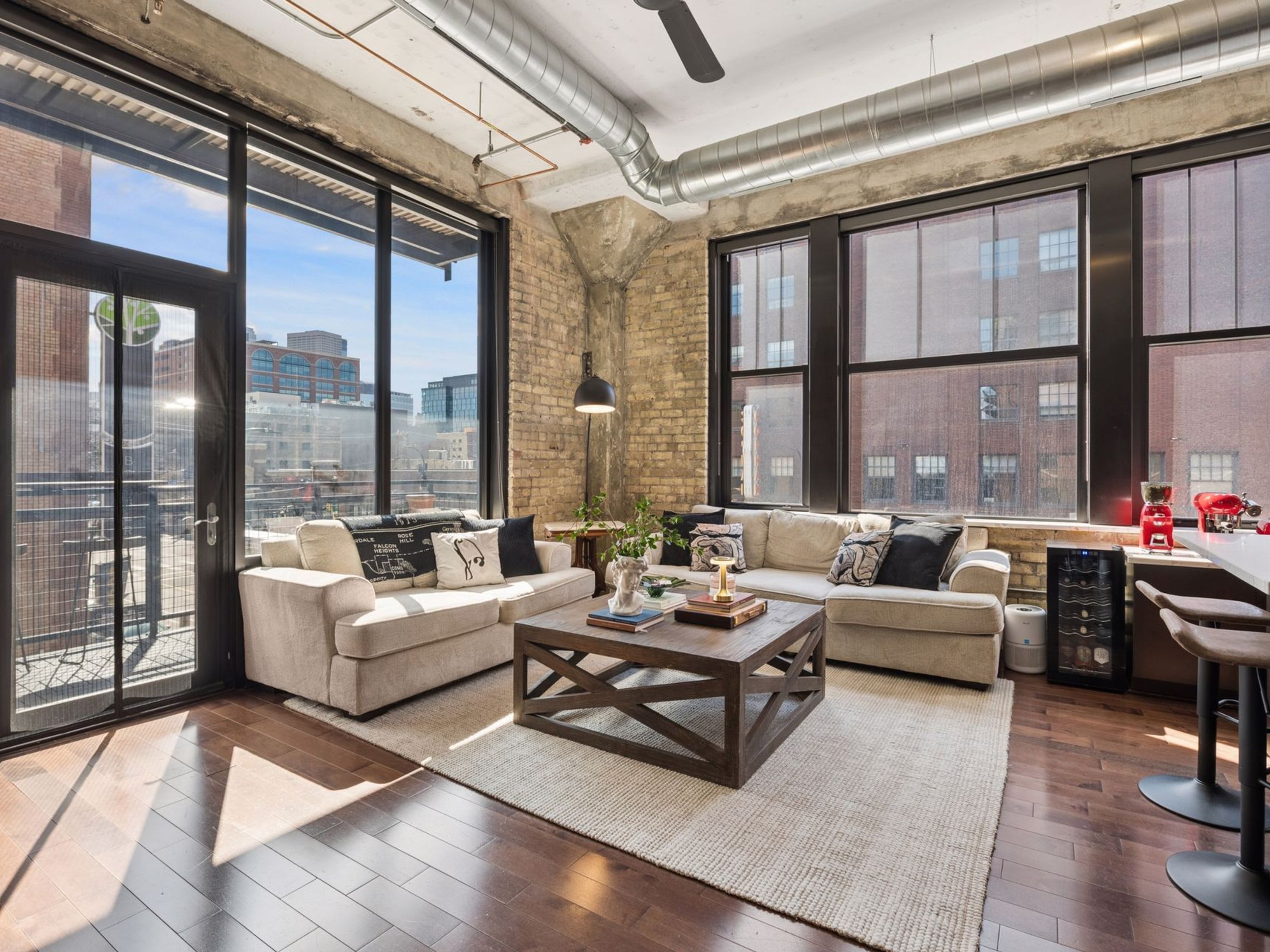  Iconic Corner Loft in Coveted North Loop - 物件實景