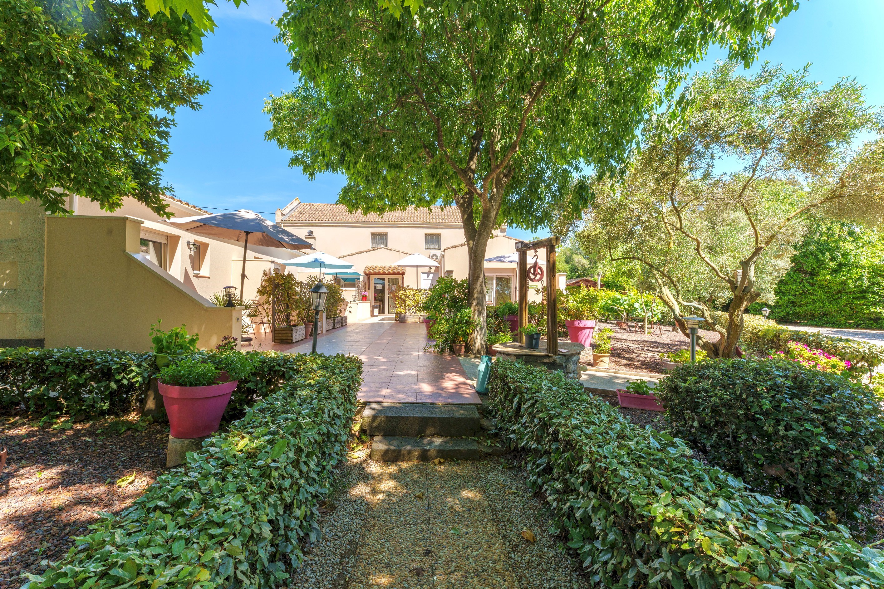  Close to the Mediterranean, a perfect family property for a tourism business... - 物件實景