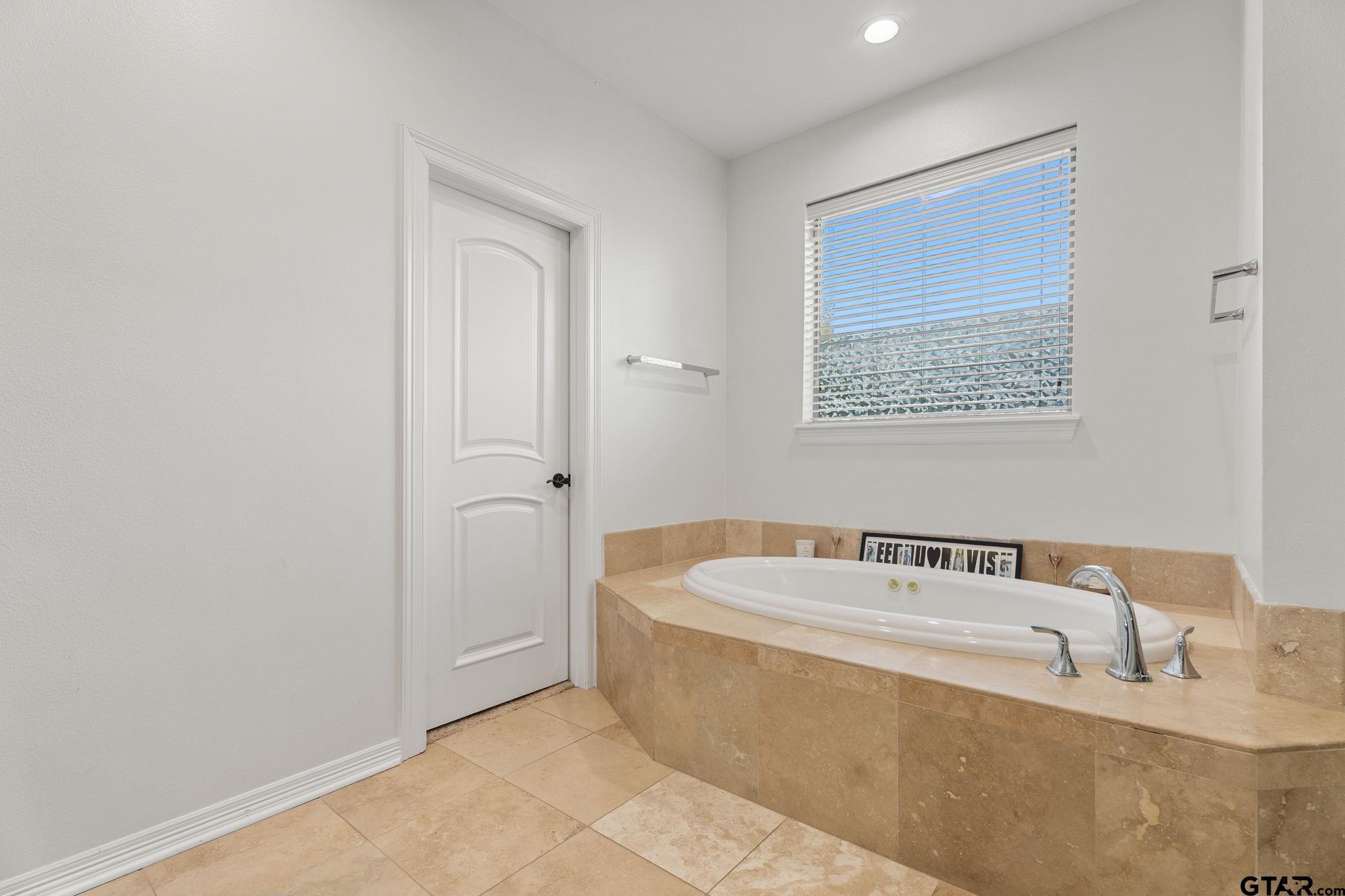 Tyler, Texas, 75703, United States, 4 Bedrooms Bedrooms, ,6 BathroomsBathrooms,Residential,For Sale,1818299