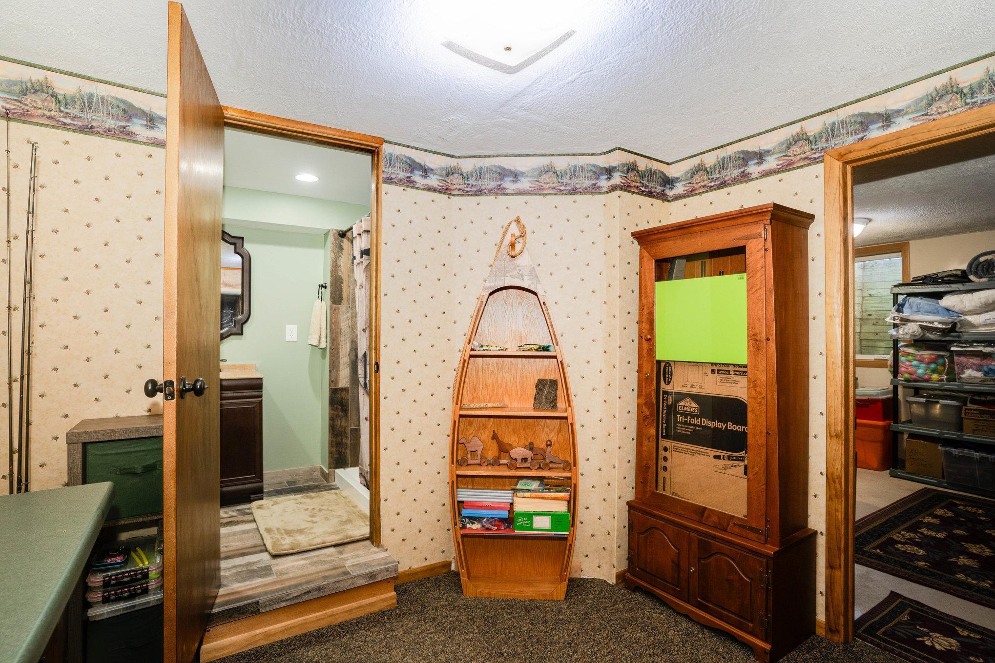 Lakeville, Minnesota, 55044, United States, 5 Bedrooms Bedrooms, ,1 BathroomBathrooms,Residential,For Sale,1989528