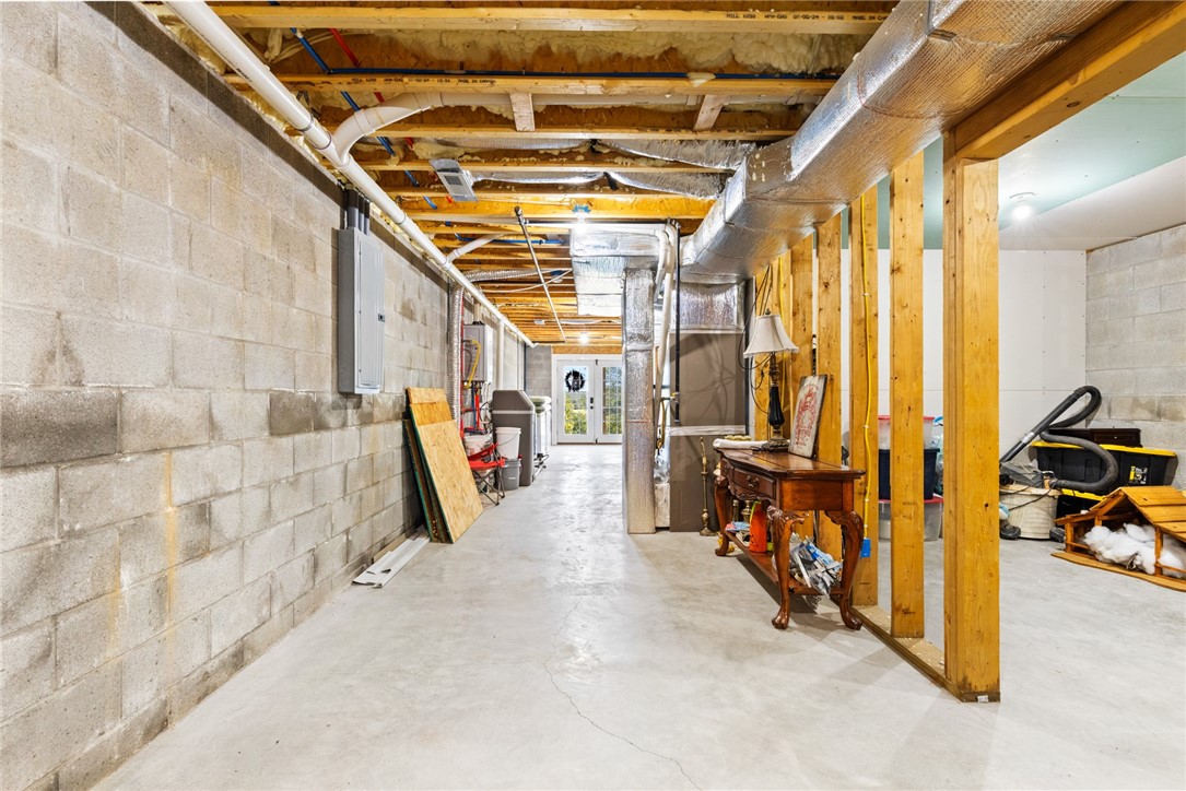 Yellville, Arkansas, 72687, United States, 2 Bedrooms Bedrooms, ,3 BathroomsBathrooms,Residential,For Sale,1970032