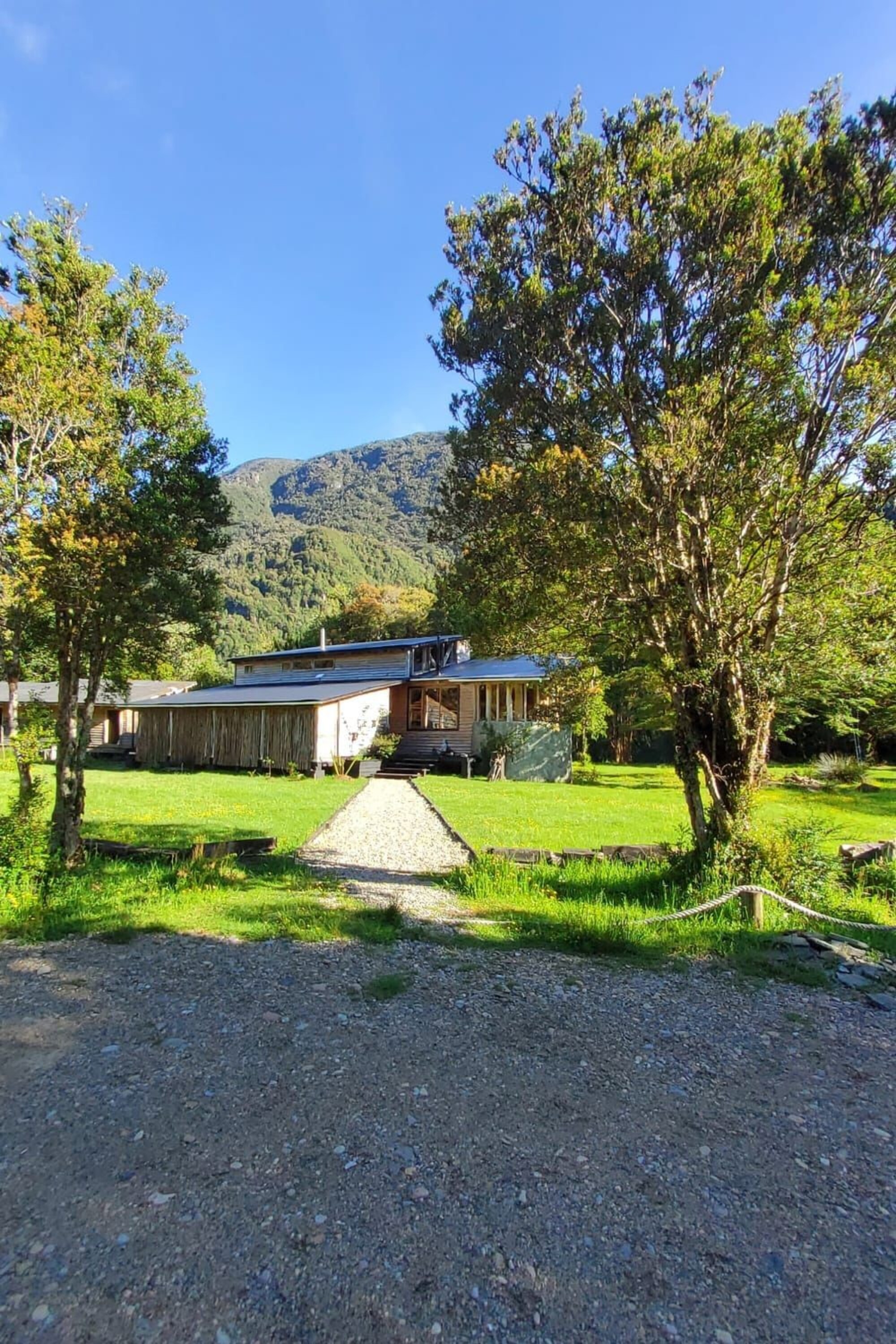  Lodge on 3 Hectares with 200 m of Cisnes Riverfront in the Aysén Region - 物件實景