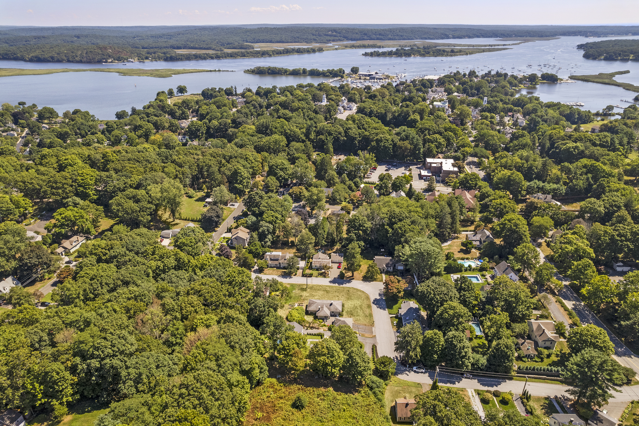  Charming Expanded Cape is Newly Remodeled - 物件實景