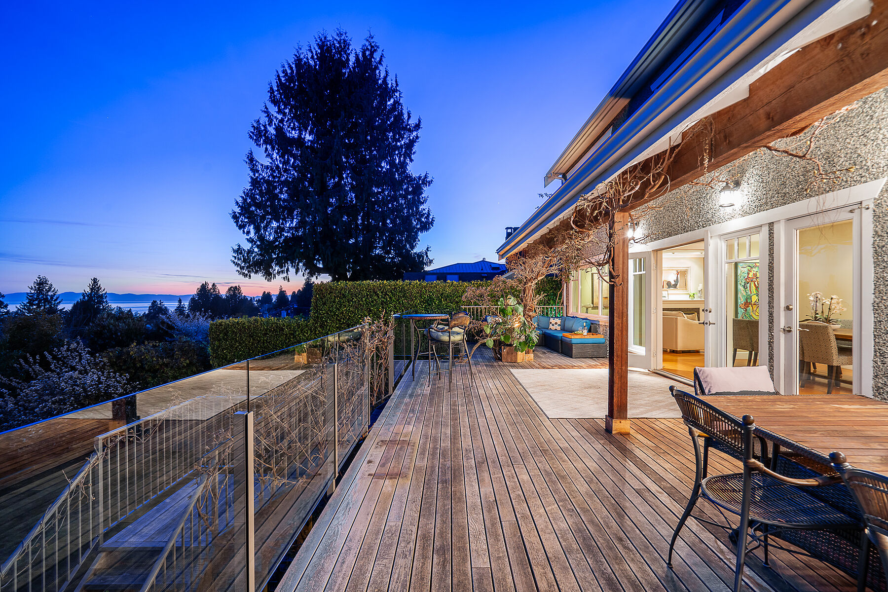  Ideal Dundarave Location - 物件實景