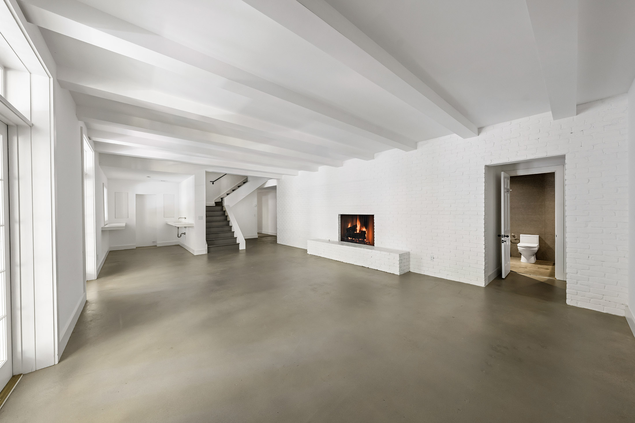  Timeless Architecture and Modern Livability Converge in Tuxedo Park Home - 物件實景