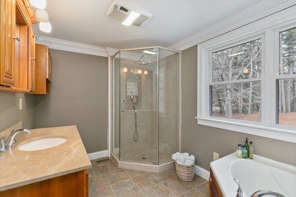 Merrimac, Massachusetts, 01860, United States, 3 Bedrooms Bedrooms, ,3 BathroomsBathrooms,Residential,For Sale,1983762