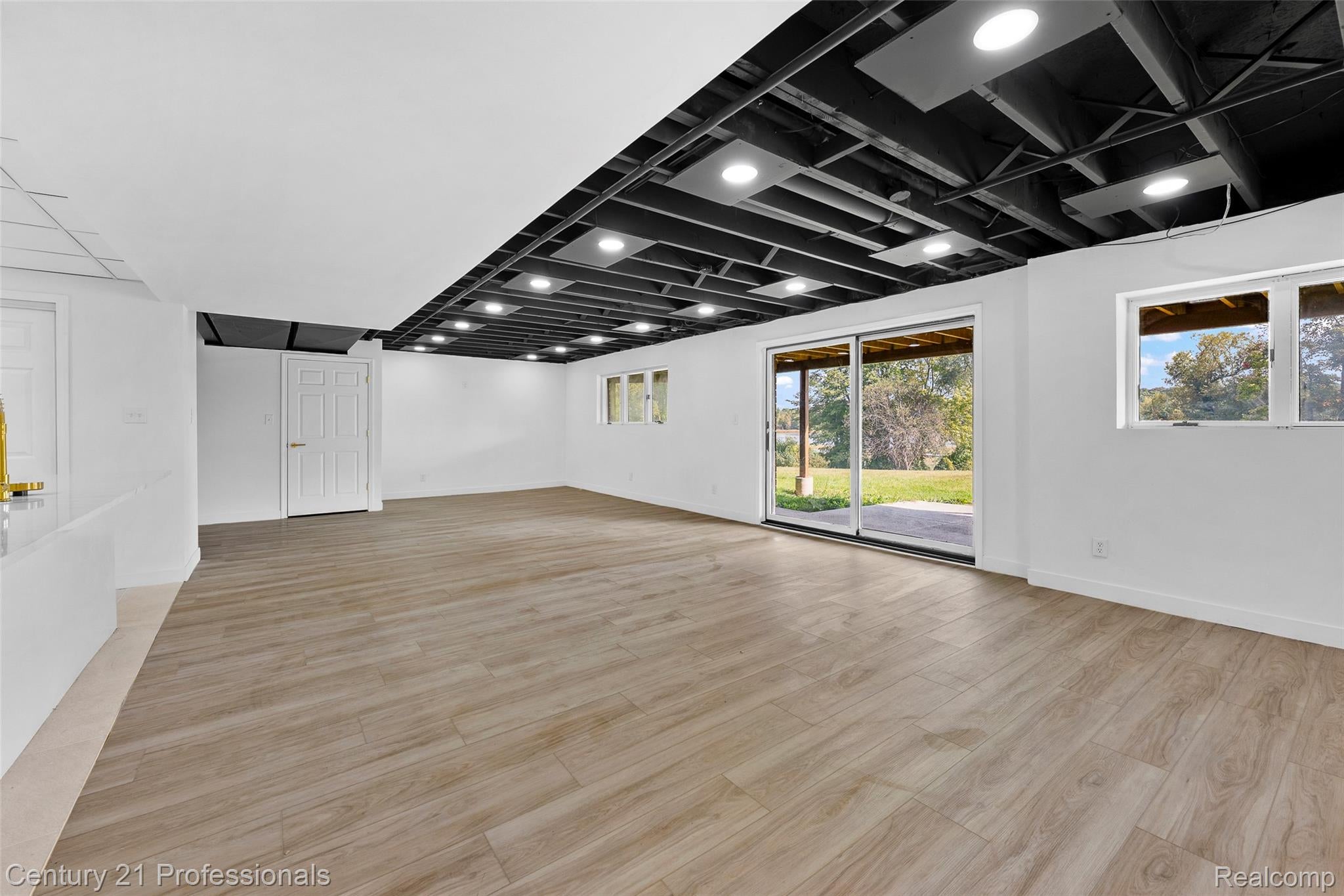 Davisburg, Michigan, 48350, United States, 5 Bedrooms Bedrooms, ,4 BathroomsBathrooms,Residential,For Sale,1982233