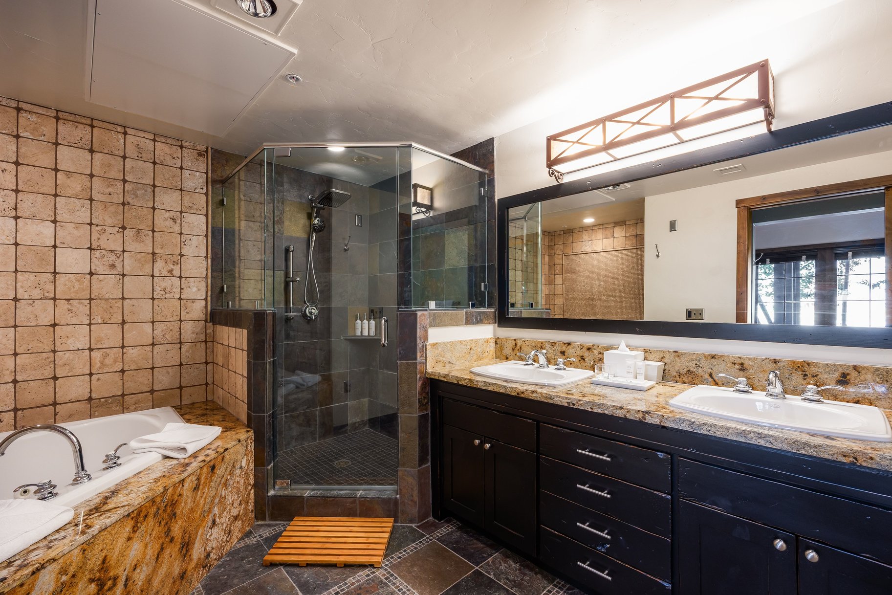  High-touch, 3Bd/4Ba Condotel In Deer Valley Resort