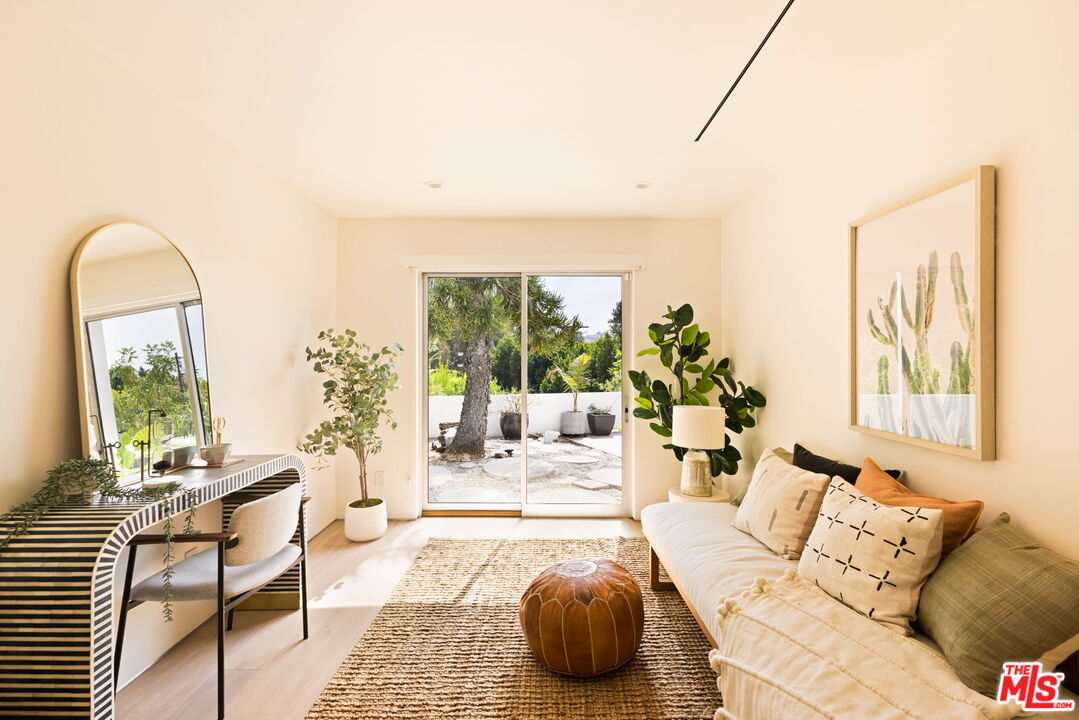 Los Angeles, California, 90046, United States, 4 Bedrooms Bedrooms, ,4 BathroomsBathrooms,Residential,For Sale,1912038