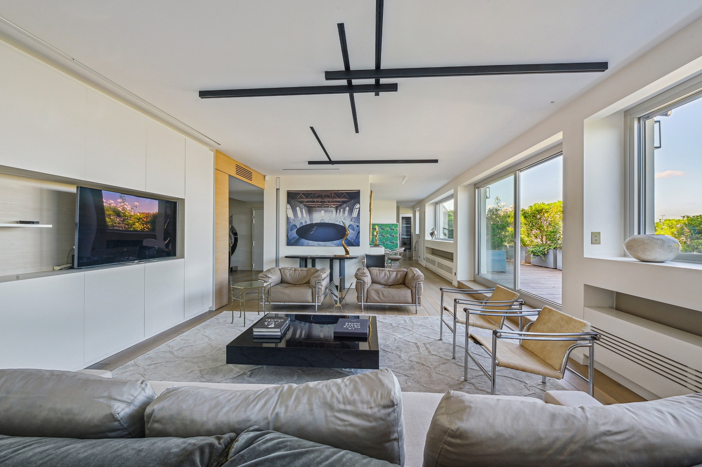  Elegant Pied-à-Terre with Expansive Terrace in Victor Hugo District - 物件實景