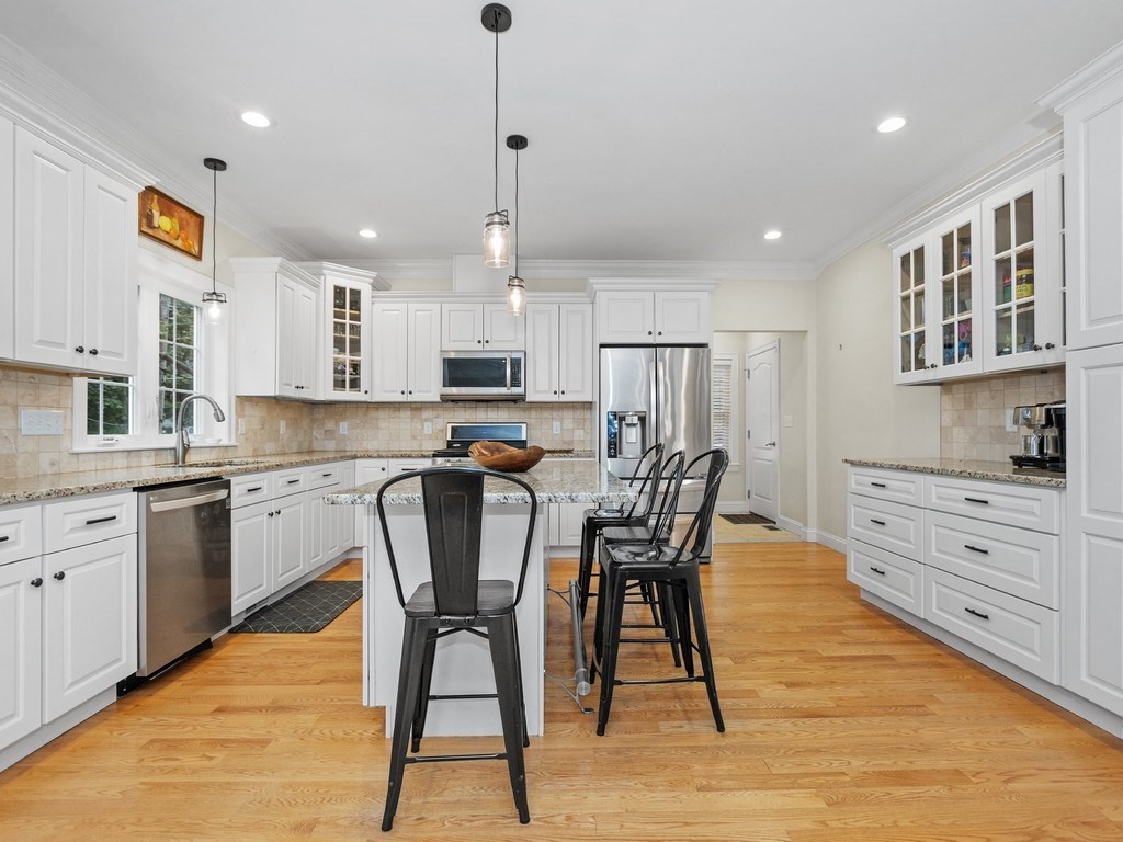 Waltham, Massachusetts, 02451, United States, 4 Bedrooms Bedrooms, ,5 BathroomsBathrooms,Residential,For Sale,1940187