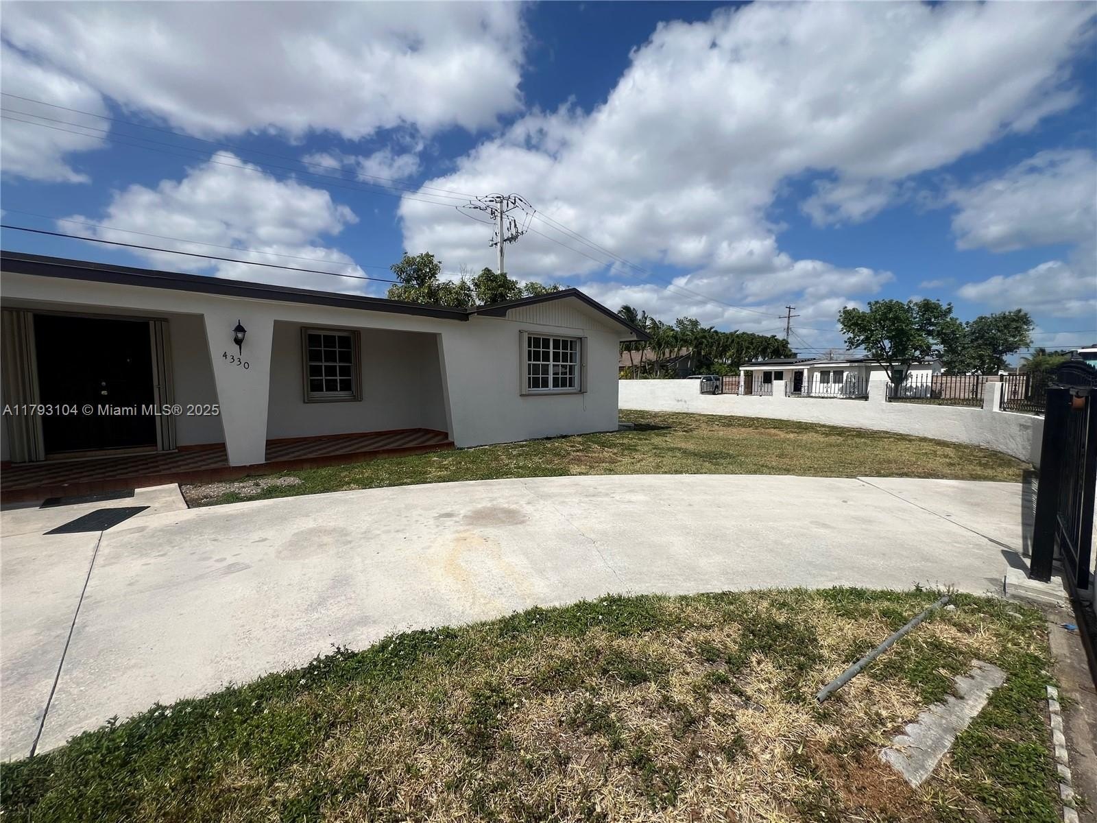 Miami, Florida, 33165, United States, 4 Bedrooms Bedrooms, ,2 BathroomsBathrooms,Residential,For Sale,1936864